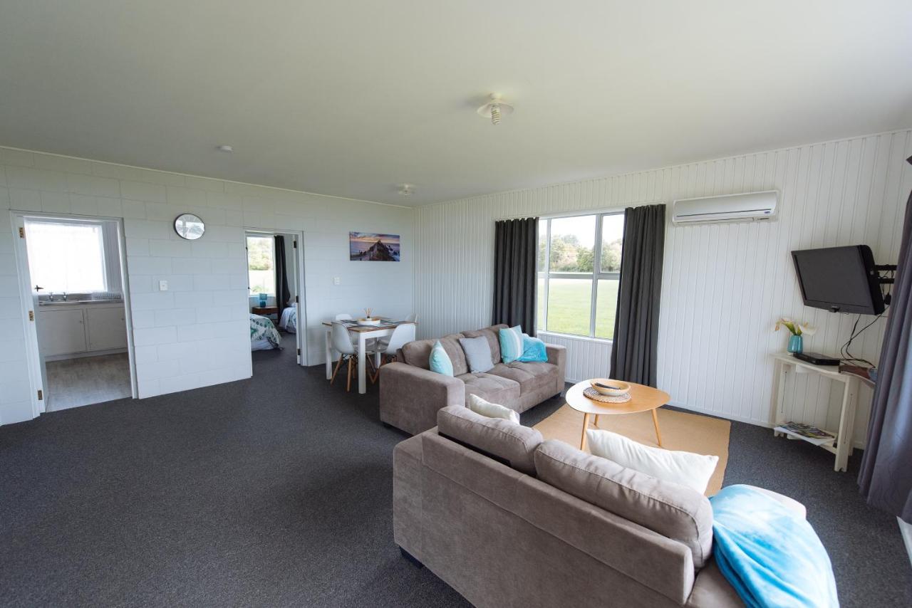 Pounawea Waterfront Motels エクステリア 写真